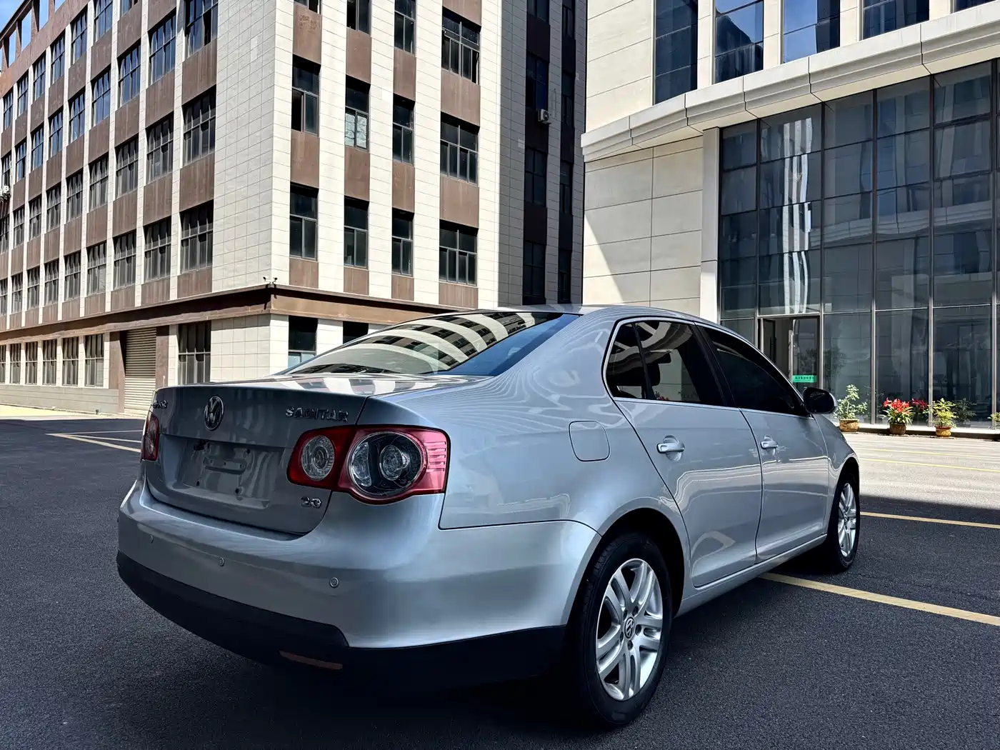 Volkswagen Sagitar 2009 2.0L Automatic Leather Edition фото 6