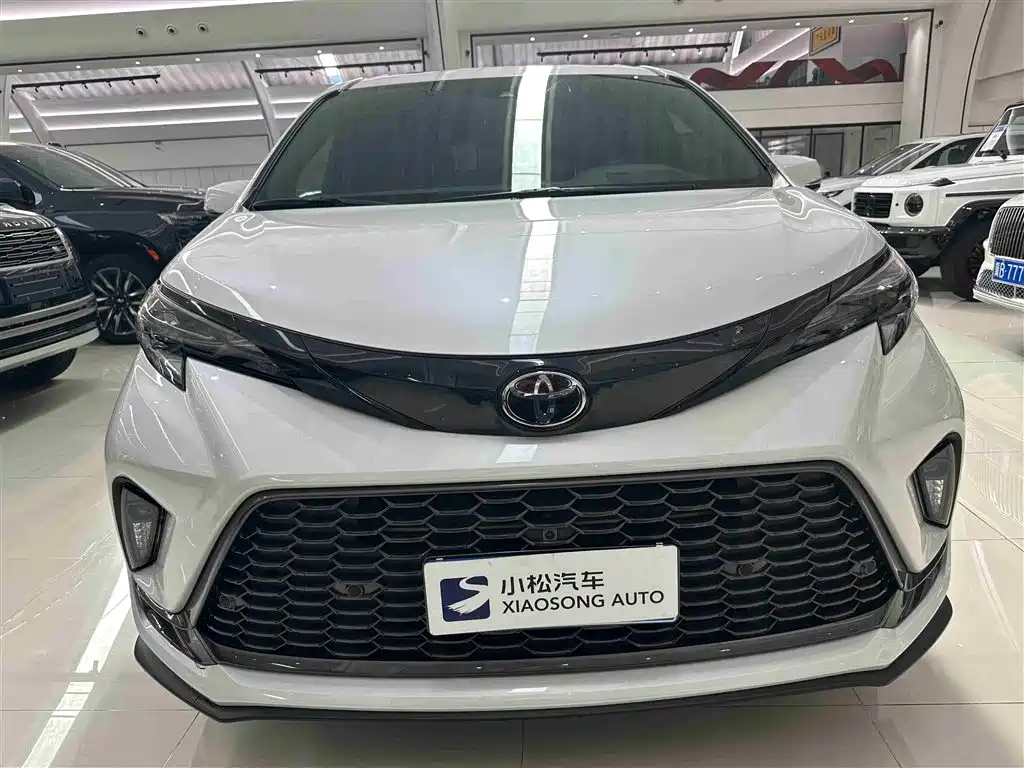 Toyota Granvia 2024 2.5L Hybrid Premium PLUS 4WD Edition фото 2