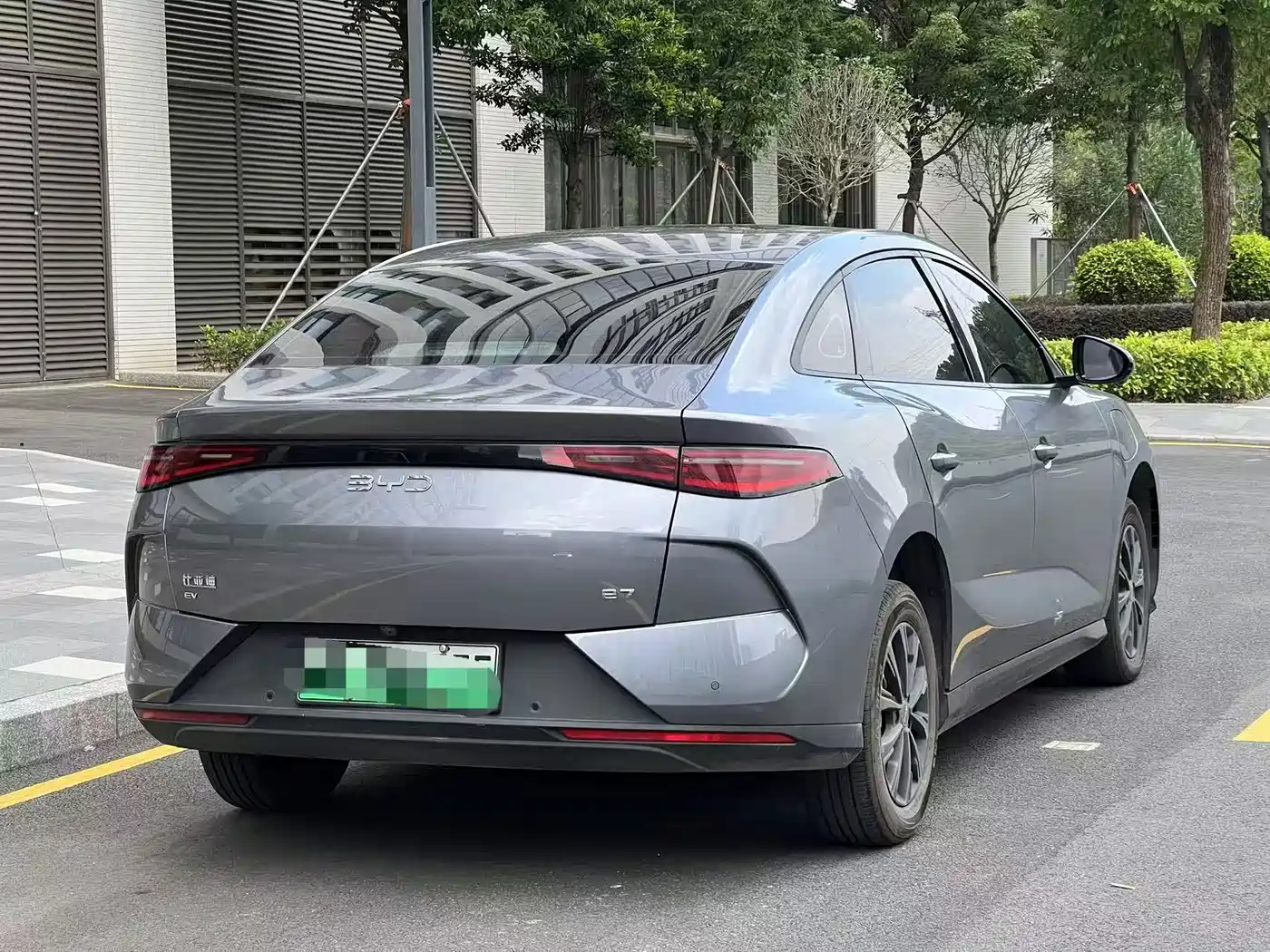 BYD e7 2025 Model 520 Intelligent Travel Edition фото 9