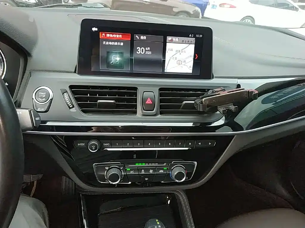 BMW 1 Series 2019 120i Leading M Sport Package фото 13