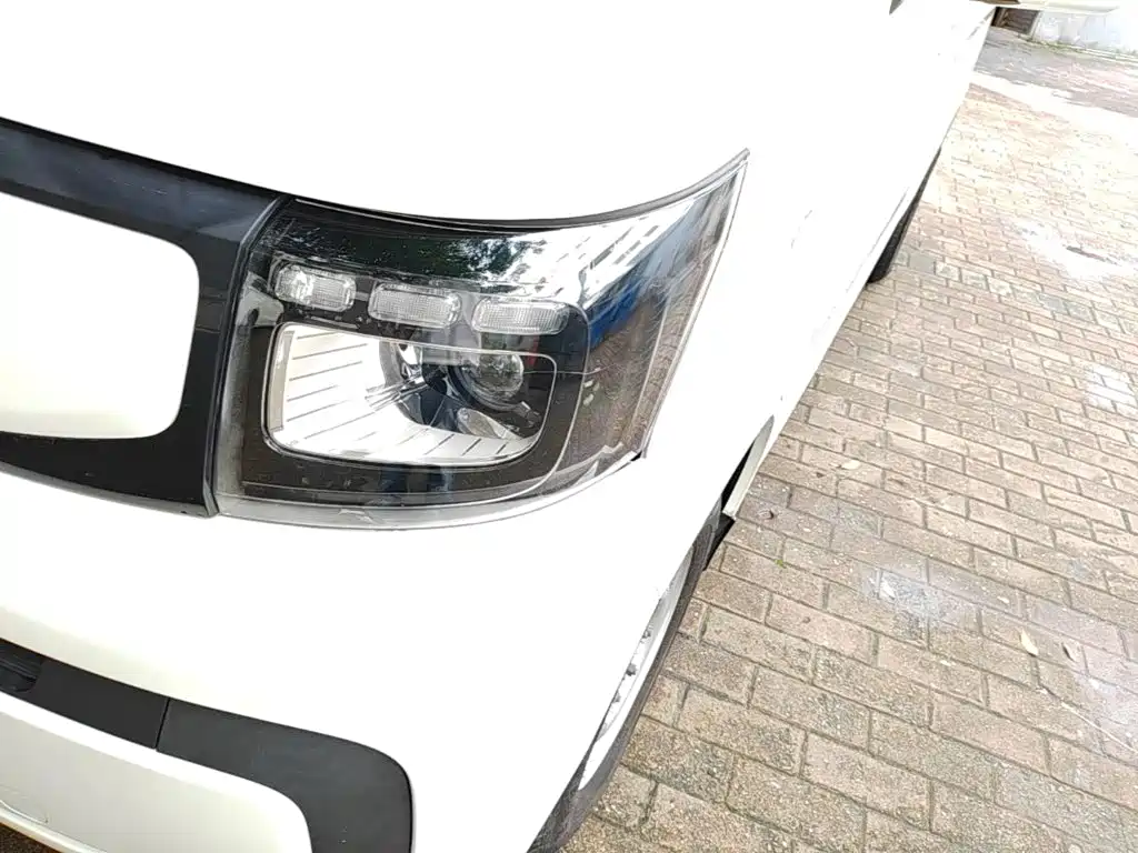 Changan Kaicheng Changan Ruixing EM60 2025 2025 Passenger Version Comfort 6-Seater 300km with Lift-up Tailgate