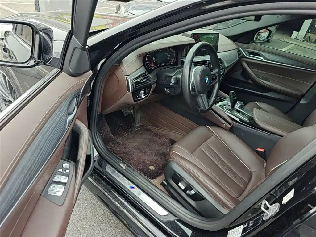 BMW 5 Series 2021 530Li Leading M Sport Package фото 23