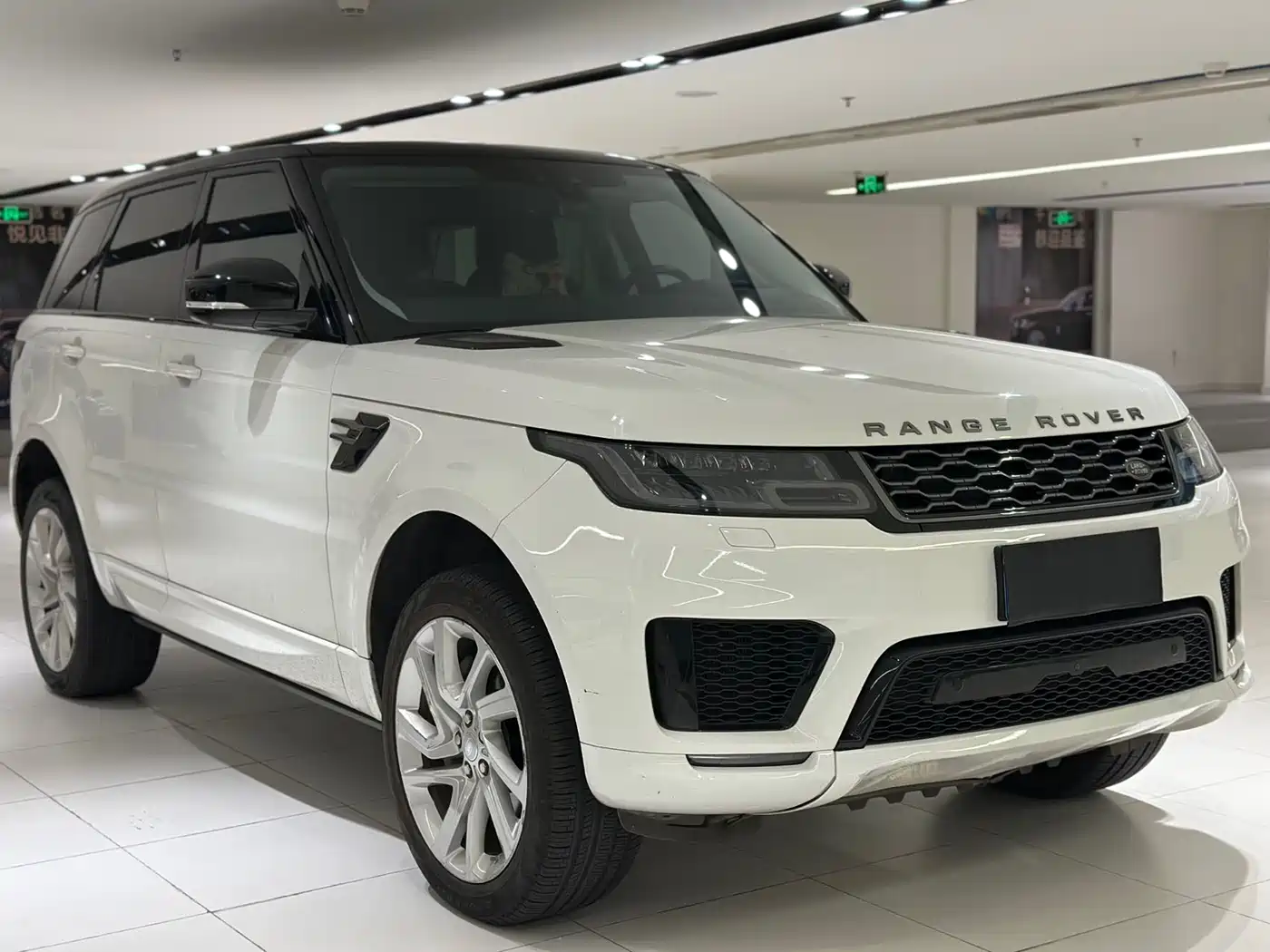 Land Rover Range Rover Sport 2021 3.0 L6 Gloss Black Edition фото 3