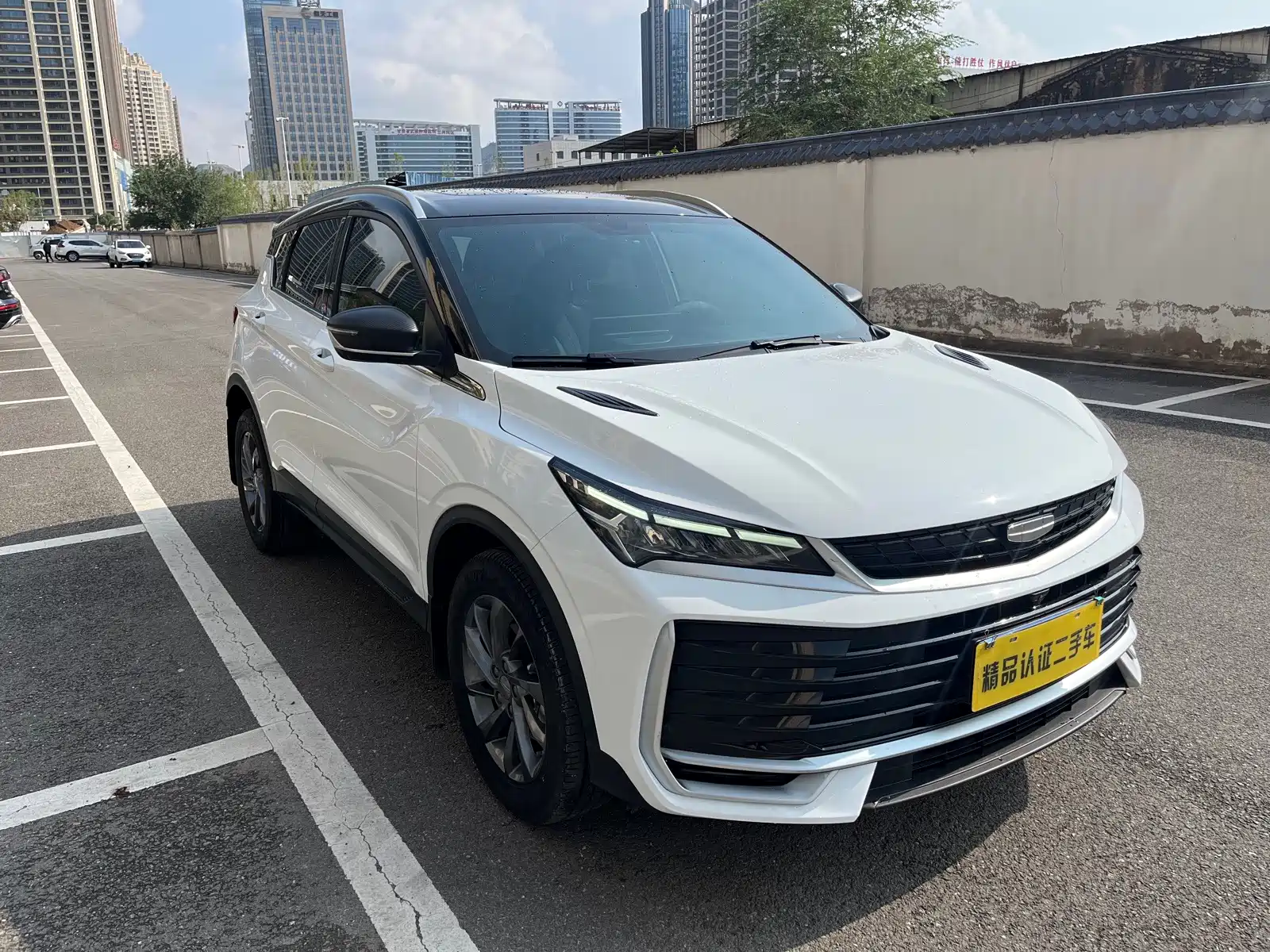 Фото 3 - Geely Coolray
