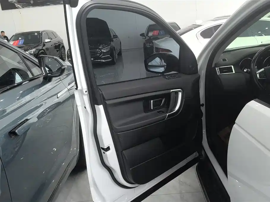 Land Rover Discovery Sport 2018 240PS SE Edition фото 6