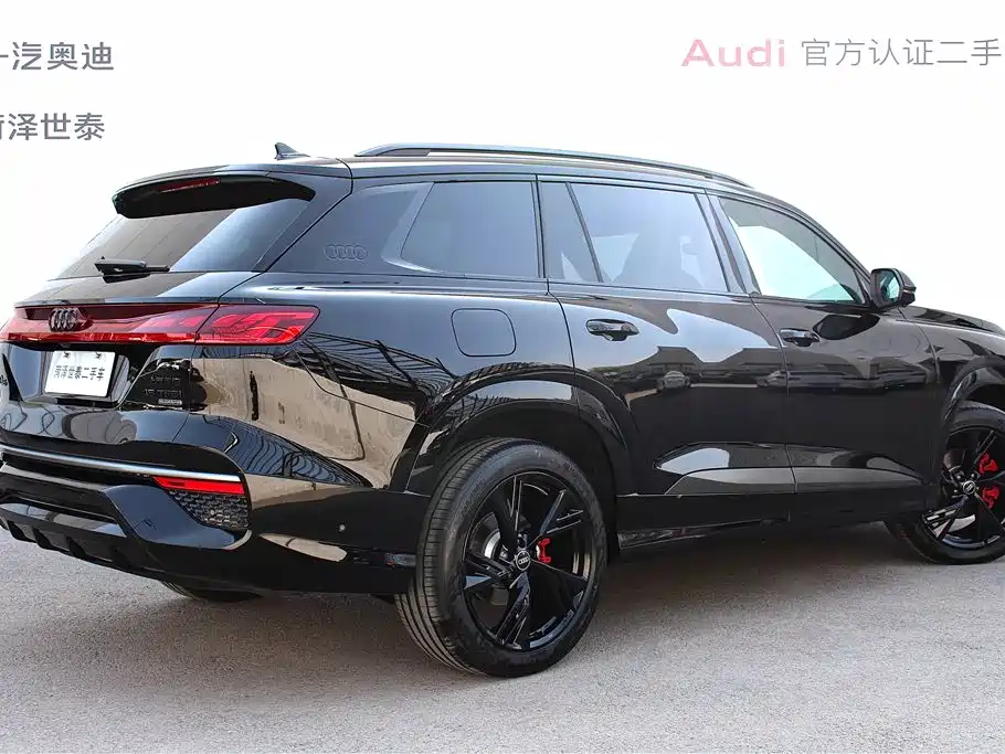 AUDI Q6
