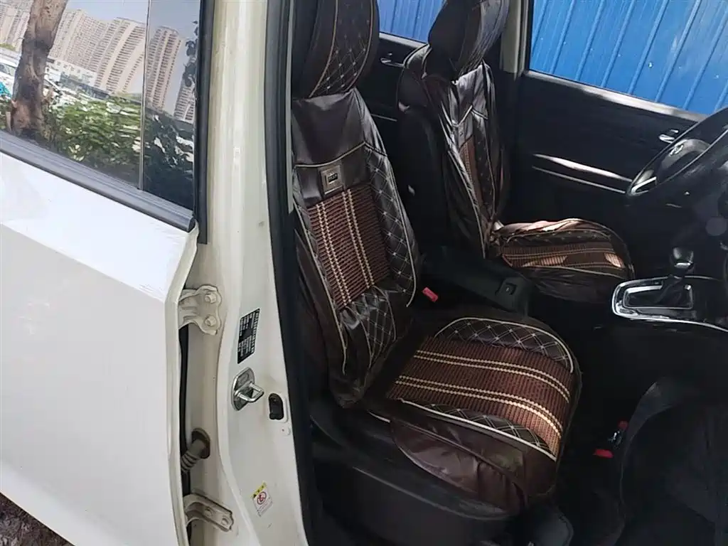 GAC Trumpchi Trumpchi M6 2019 270T Automatic Luxury (7-seater) China V фото 25