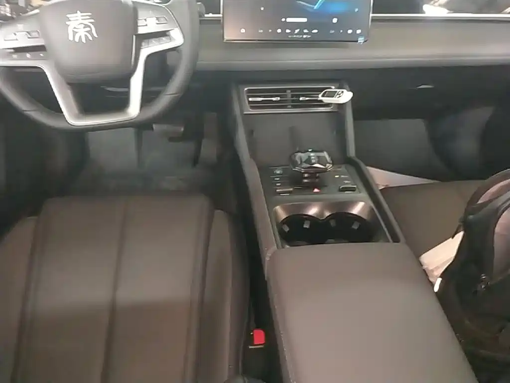 BYD Qin L 2025 DM-i Smart Drive Edition 80KM Leading фото 14