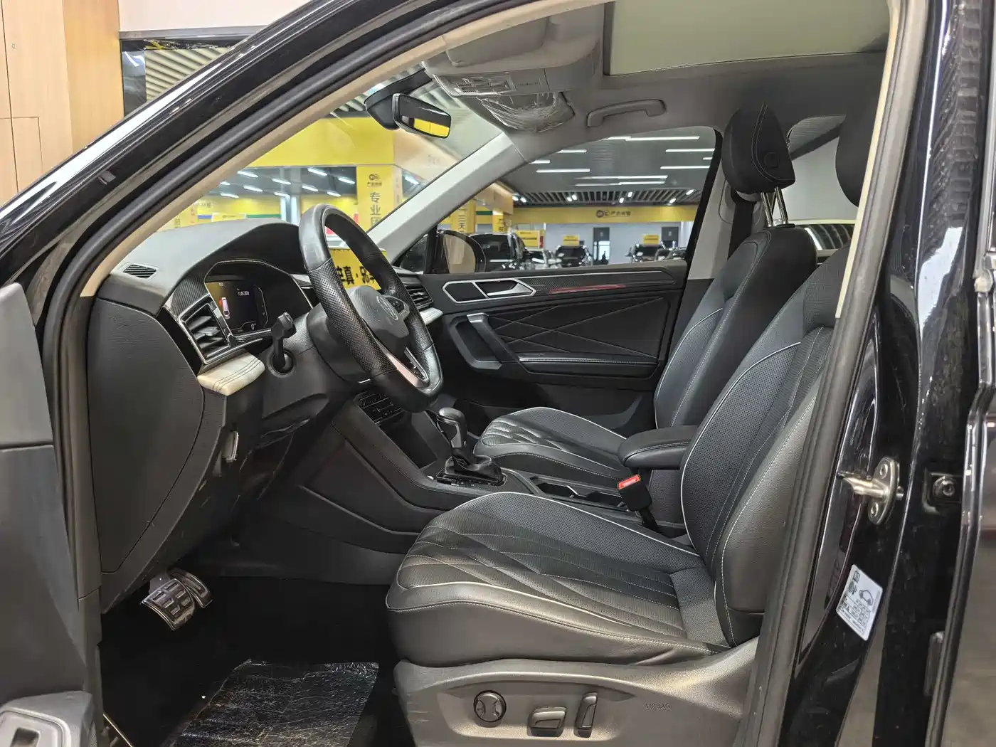 Volkswagen Tiguan L 2024 330TSI Automatic 2WD R-Line Premium Enjoyment Edition фото 8