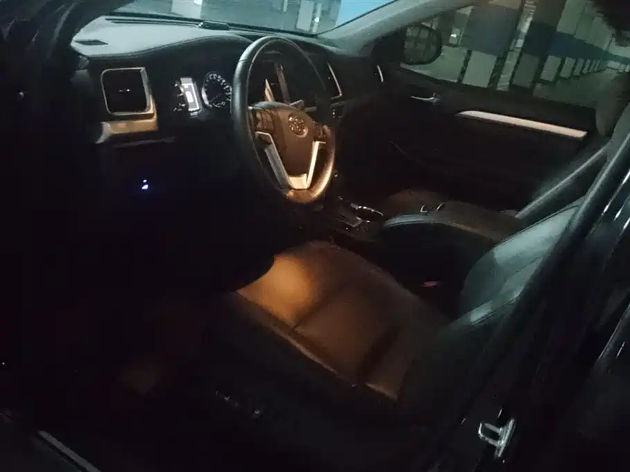 Toyota Highlander 2021 2.0T AWD Luxury 7-Seater фото 9