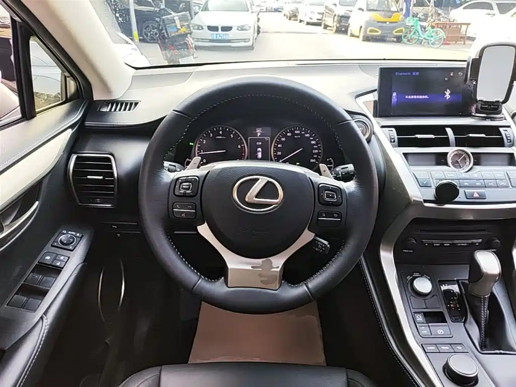 Lexus NX 2015 200t AWD F Sport фото 11