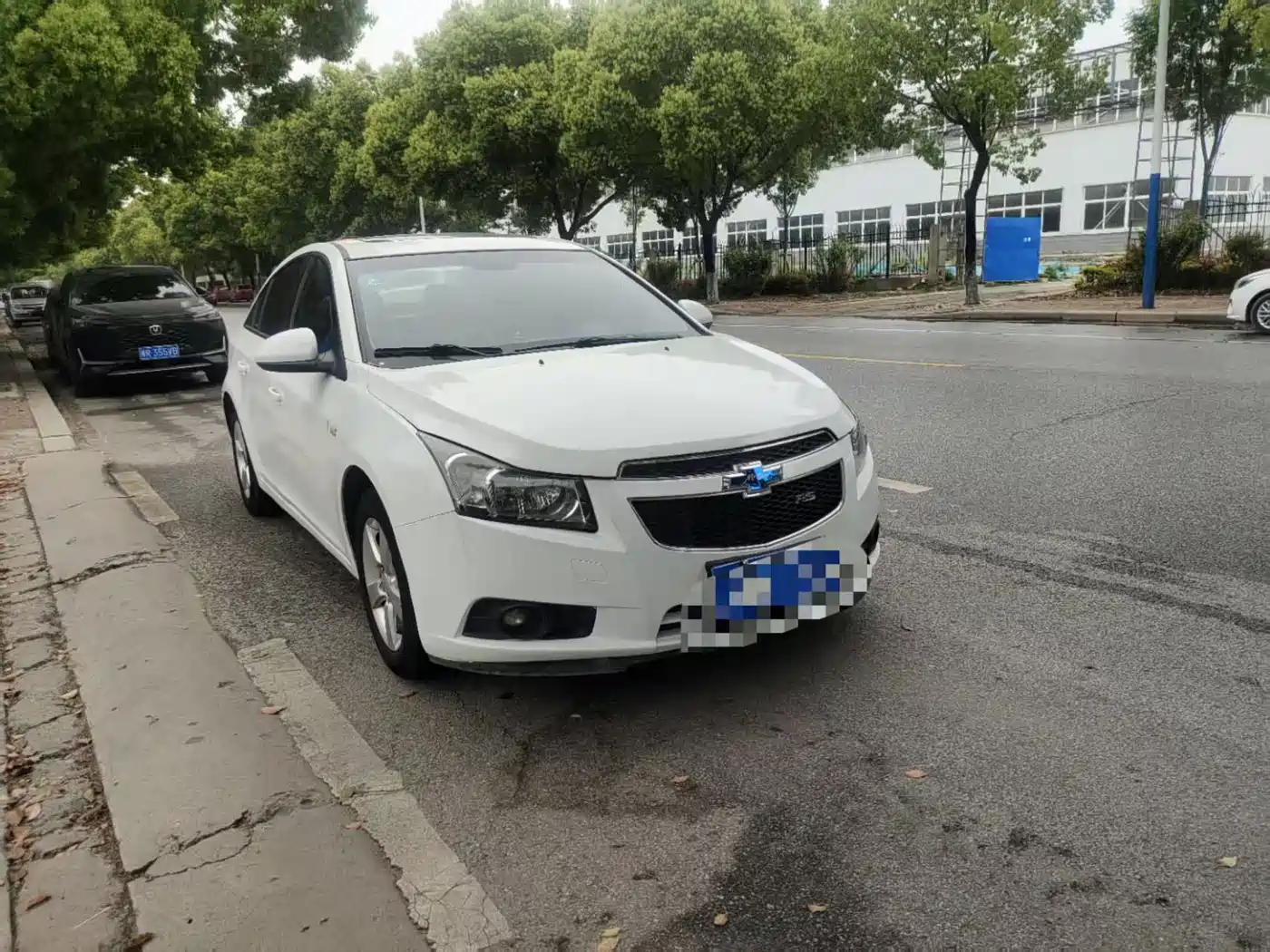 Chevrolet Cruze 2013 Model 1.8L SE AT фото 2
