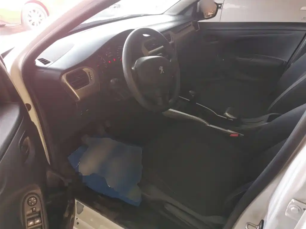 Peugeot 301 2018 1.6L Manual Comfort Edition фото 11