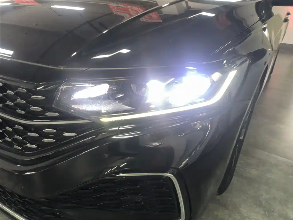 Volkswagen Passat 2023 330TSI Starlight Elite Edition фото 24