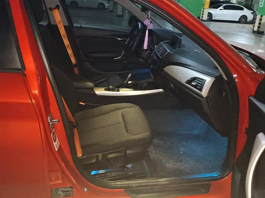 BMW 1 Series (Import) 2016 118i Leading фото 8