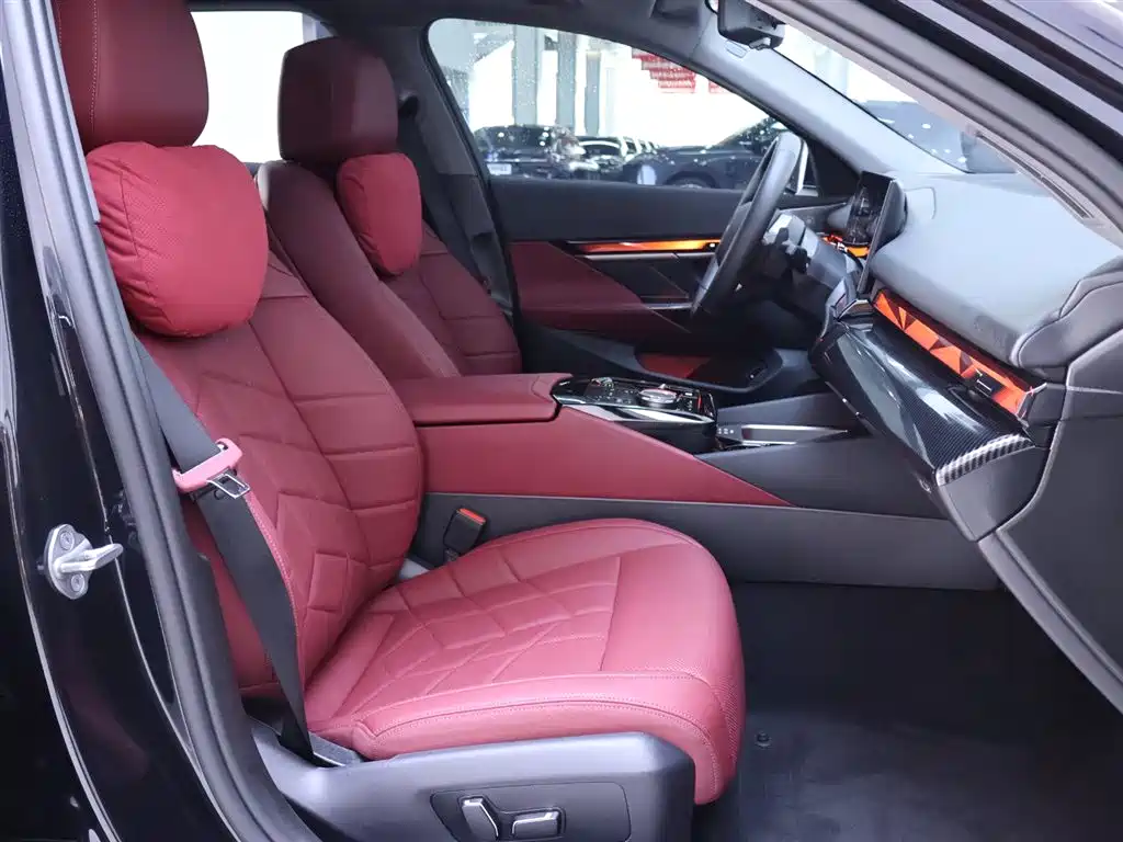 BMW 5 Series 2024 530Li Leading M Sport Package фото 21