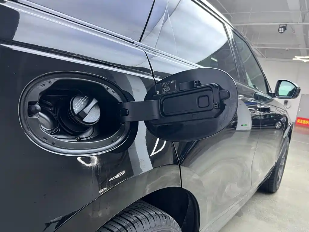 Фото 18 - Land Rover Range Rover Velar