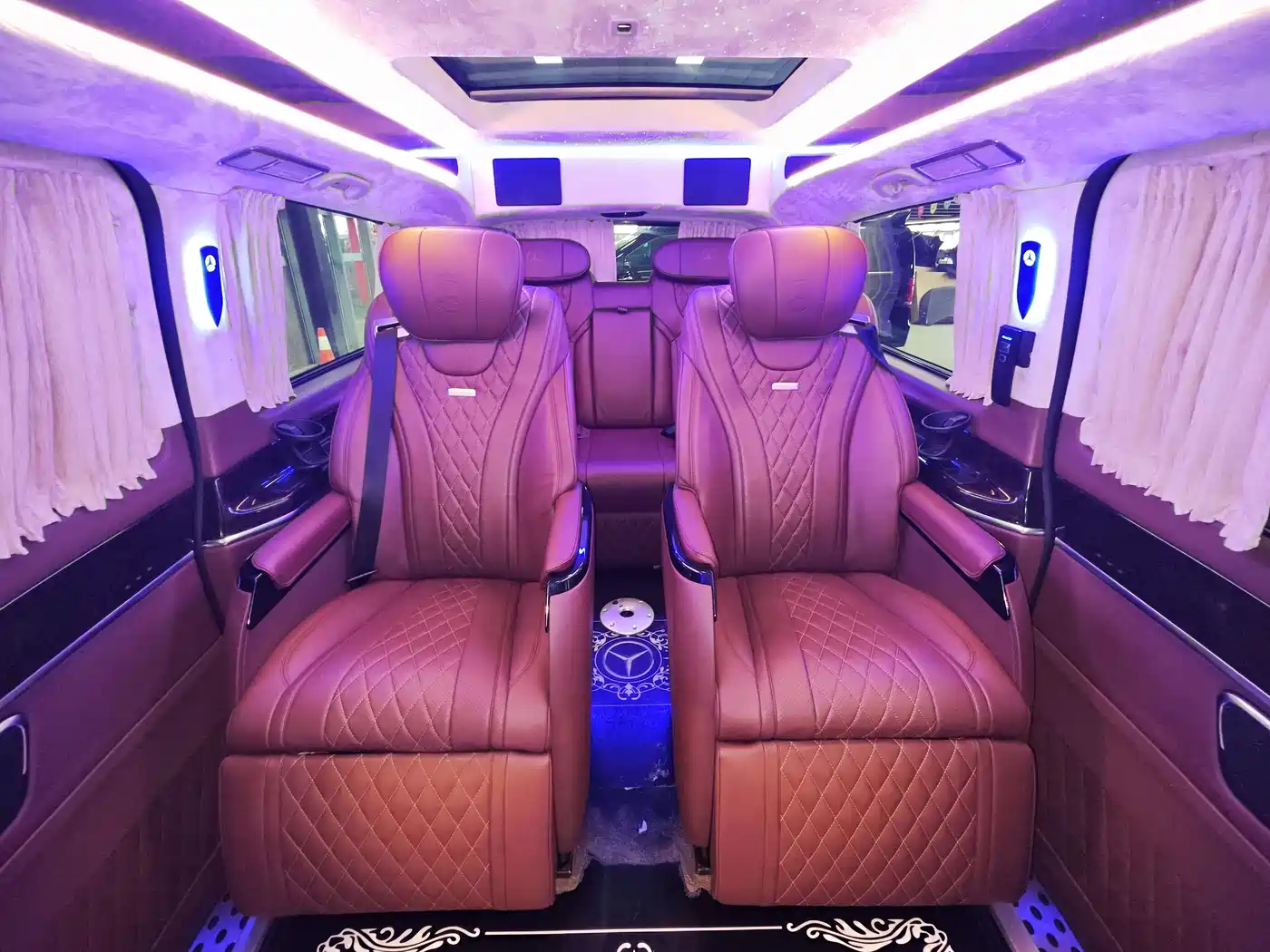 Mercedes-Benz V-Class 2018 V 260 L Premium Long Wheelbase Edition China VI фото 12
