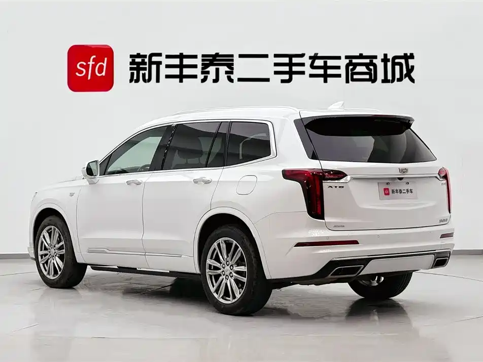 CADILLAC XT6