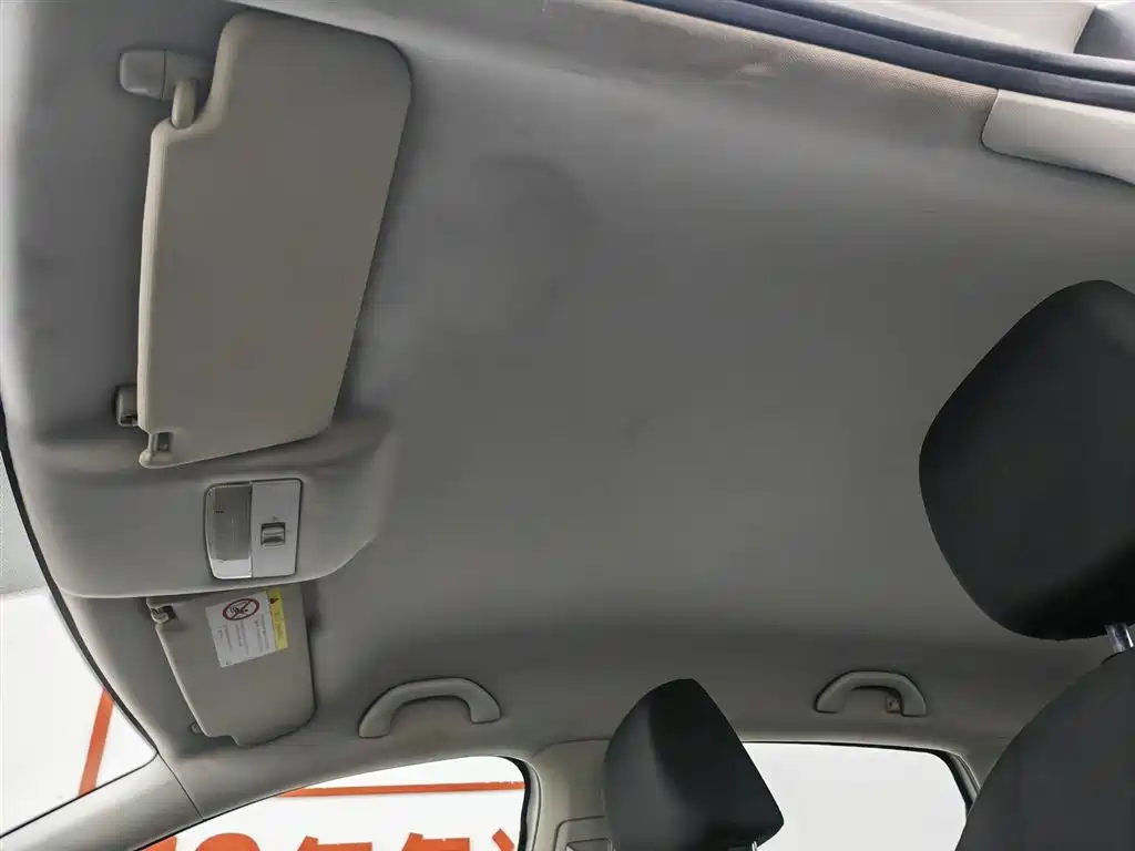 Volkswagen Polo 2016 1.4L Automatic Trend фото 14