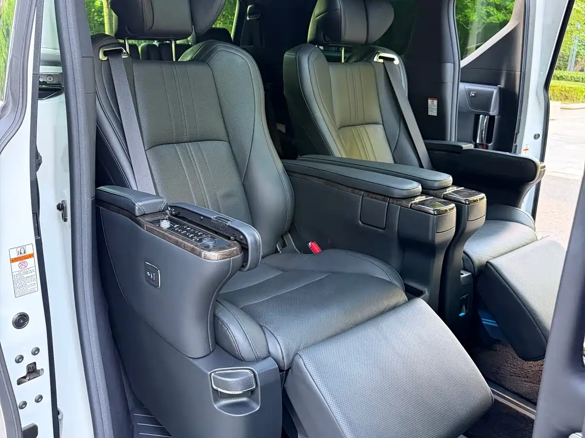 Toyota Alphard 2020 Hybrid 2.5L Premium Edition фото 13