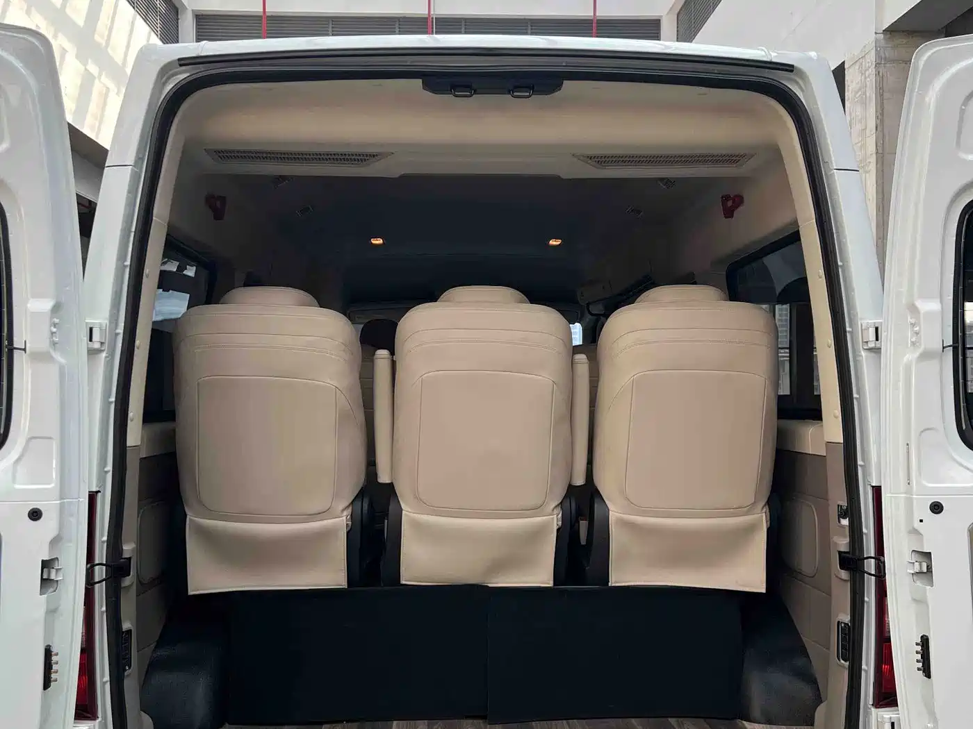 Maxus Xintu V80 2025 2024 PRO Business Travel 6MT Long Wheelbase Medium Roof 147Ps 9 Seats (4 Rows) Operation