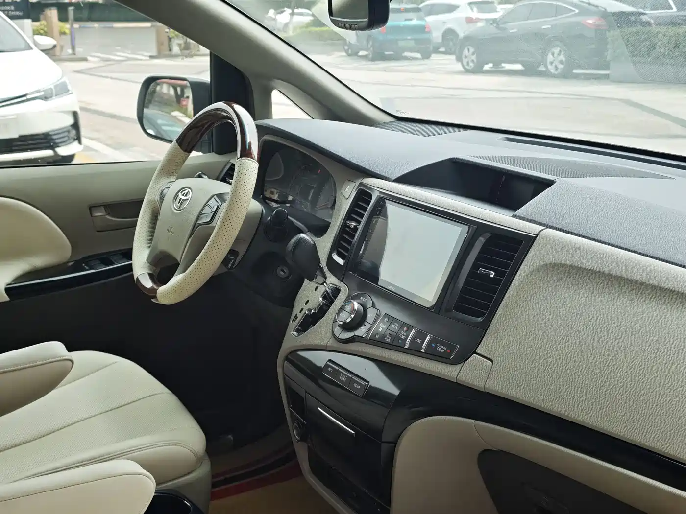 Toyota Sienna 2013 3.5L 4WD Automatic фото 16