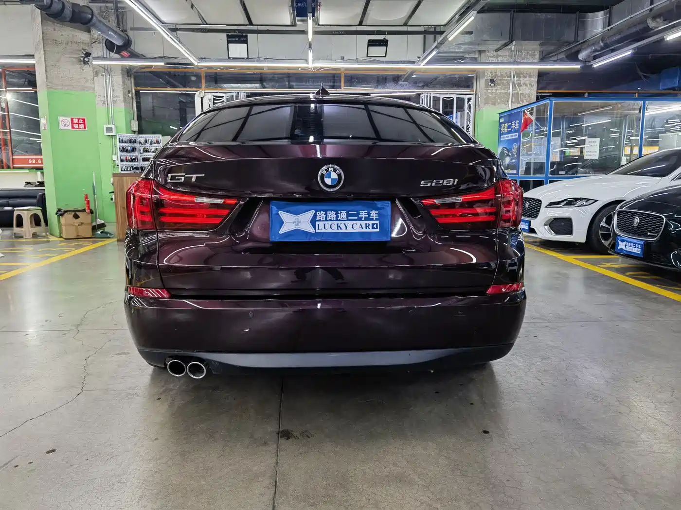 BMW 5 Series GT 2015 528i Leading фото 5