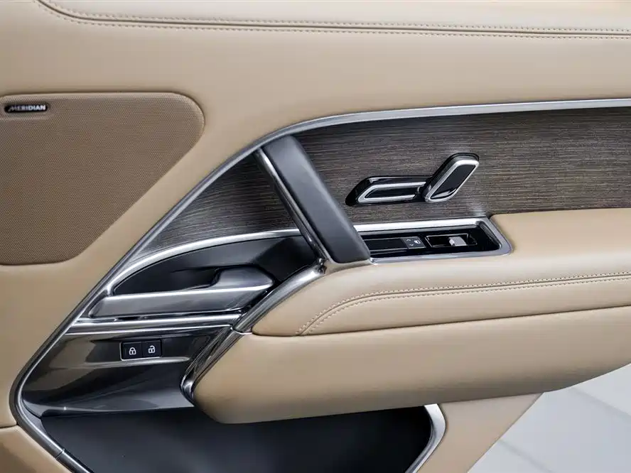 Land Rover Range Rover 2024 3.0 L6 360PS Golden Age Edition фото 23