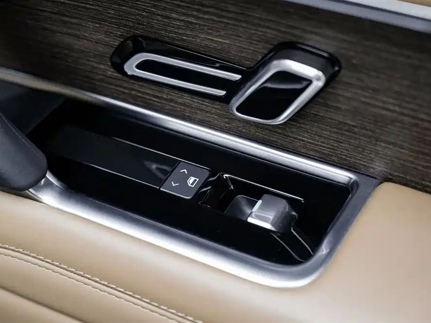 Land Rover Range Rover 2024 3.0 L6 360PS Golden Age Edition фото 22