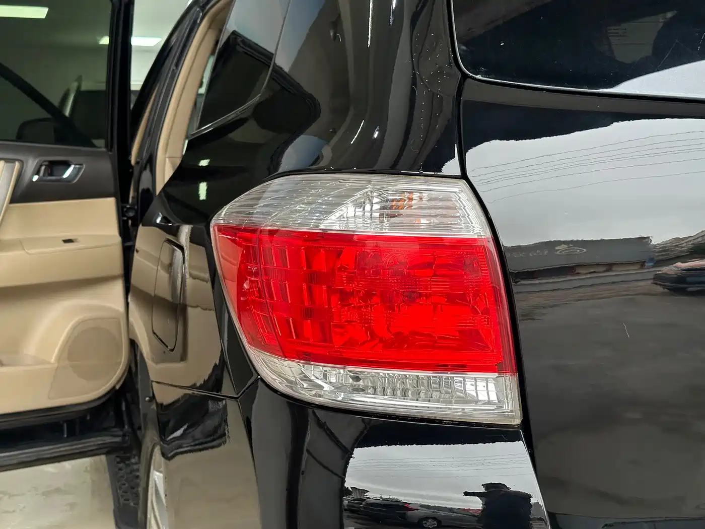 Toyota Highlander 2012 2.7L 2WD 7-Seater Luxury Edition фото 14