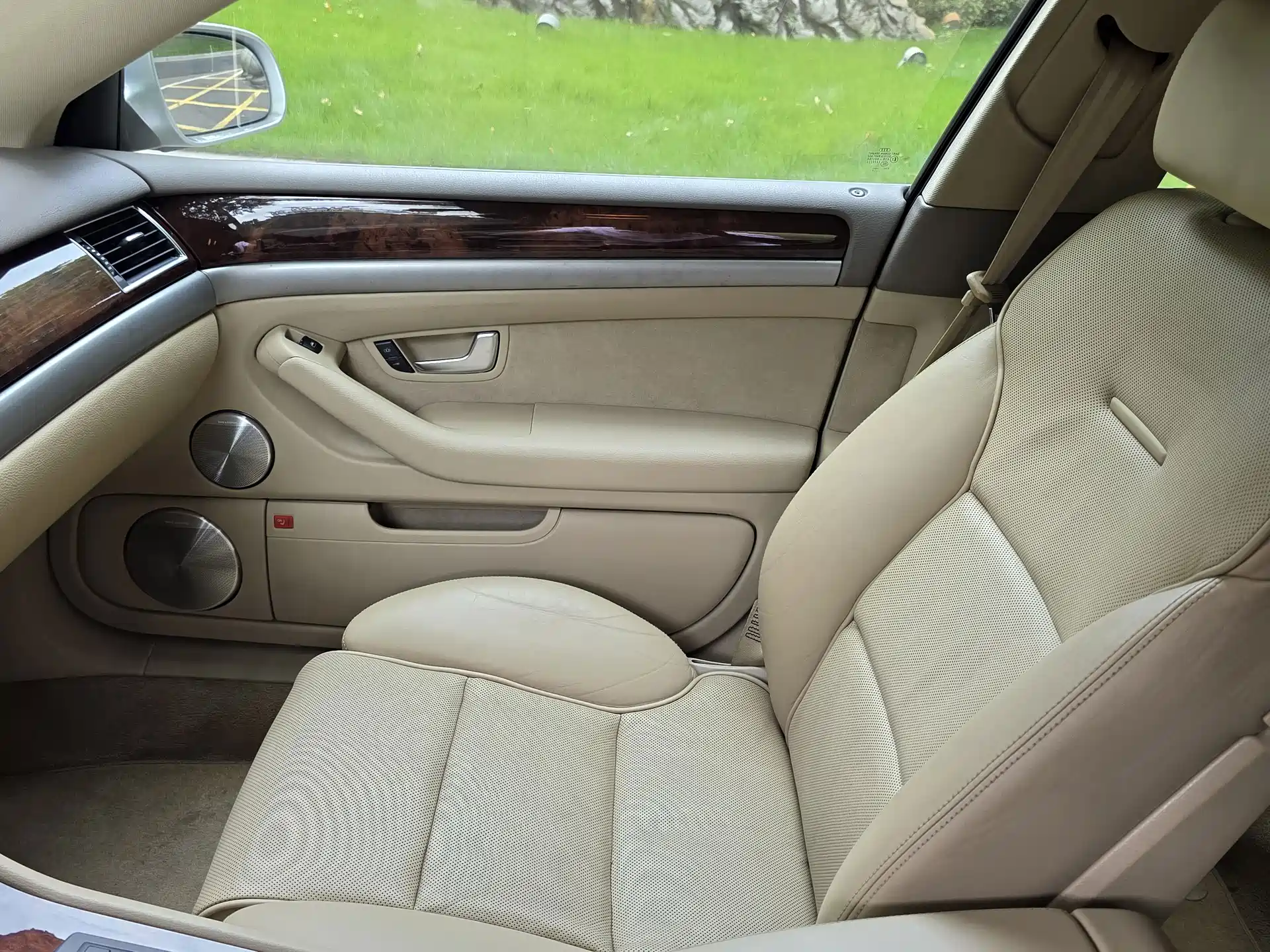 Photo 37 - Audi A8