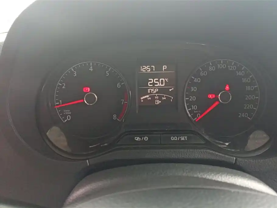 Volkswagen Polo 2016 1.4L Automatic Trend фото 14