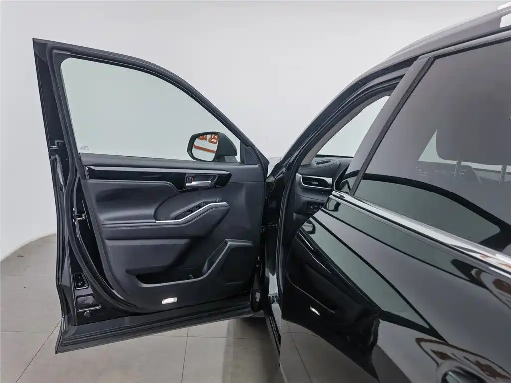 Toyota Highlander 2023 2.5L Smart Hybrid Dual Engine AWD Premium 7-Seater фото 8