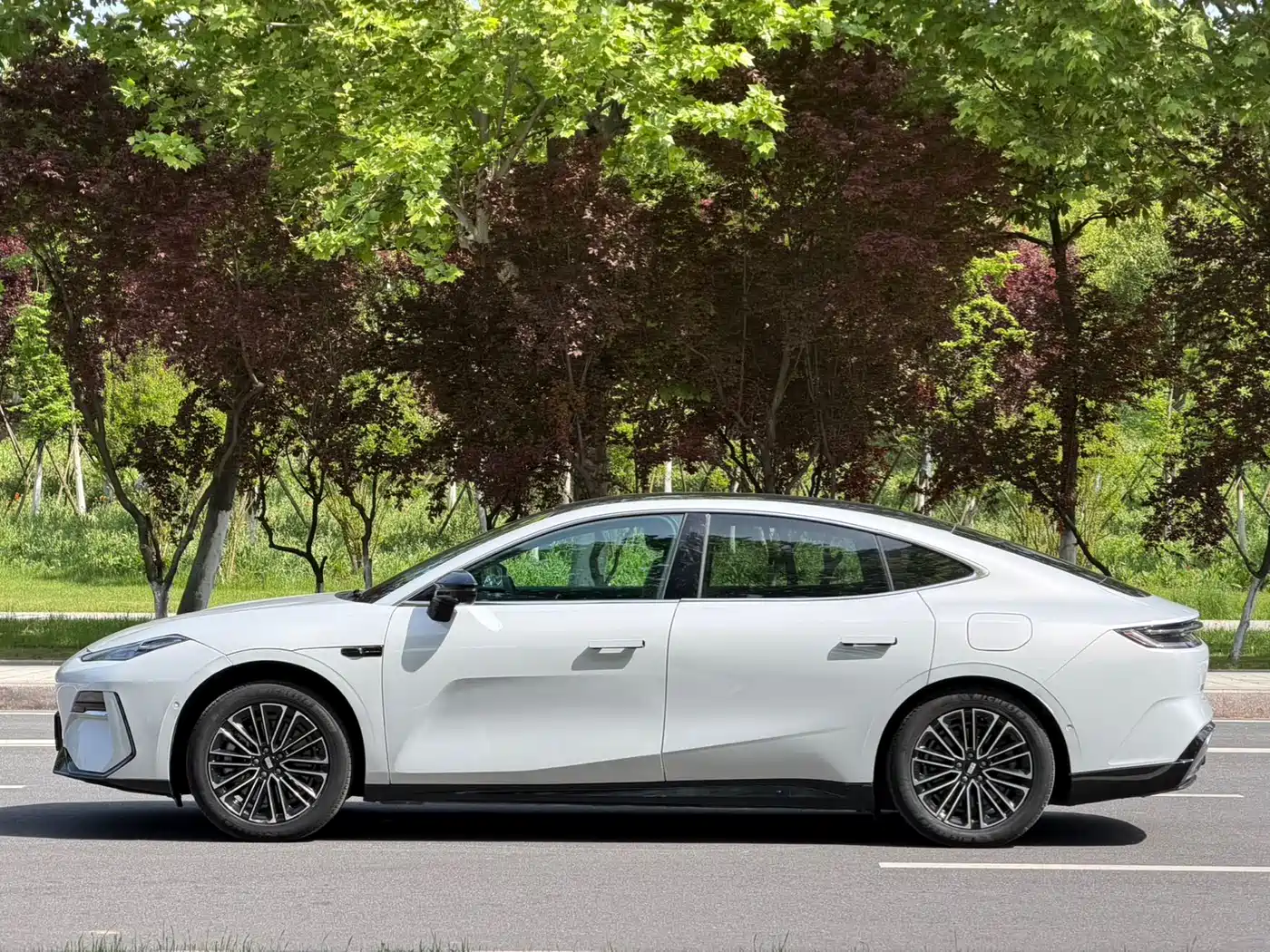 Geely Galaxy Galaxy E8 2025 575km Exploration Smart Drive Edition фото 10