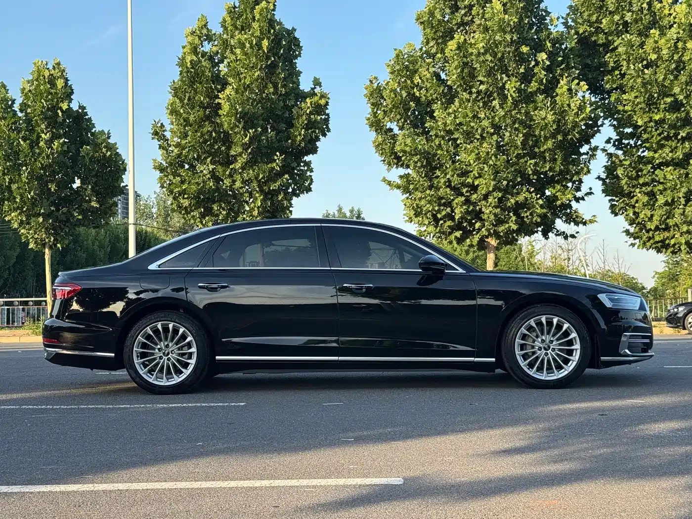 Audi A8 2022 A8L 50 TFSI quattro Comfort Collector's Edition фото 4