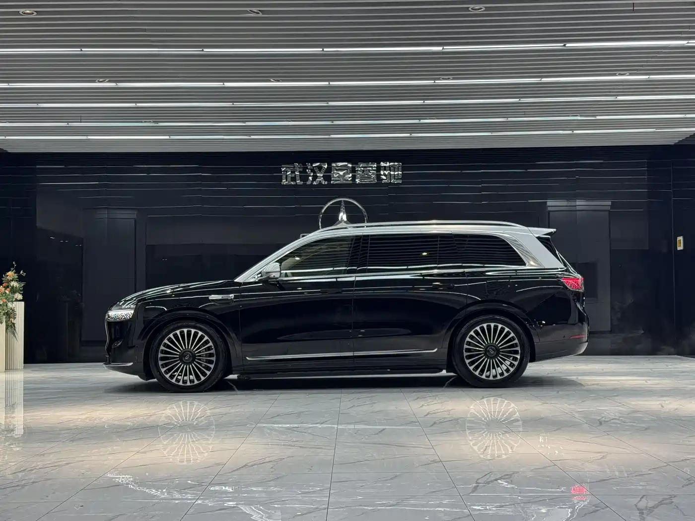 AITO Wenjie AITO M9 2025 Extended Range Ultra 52kWh 6-Seater фото 5