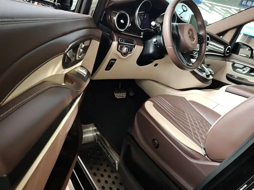 Mercedes-Benz V-Class 2017 Model V 260 Premium Edition фото 16