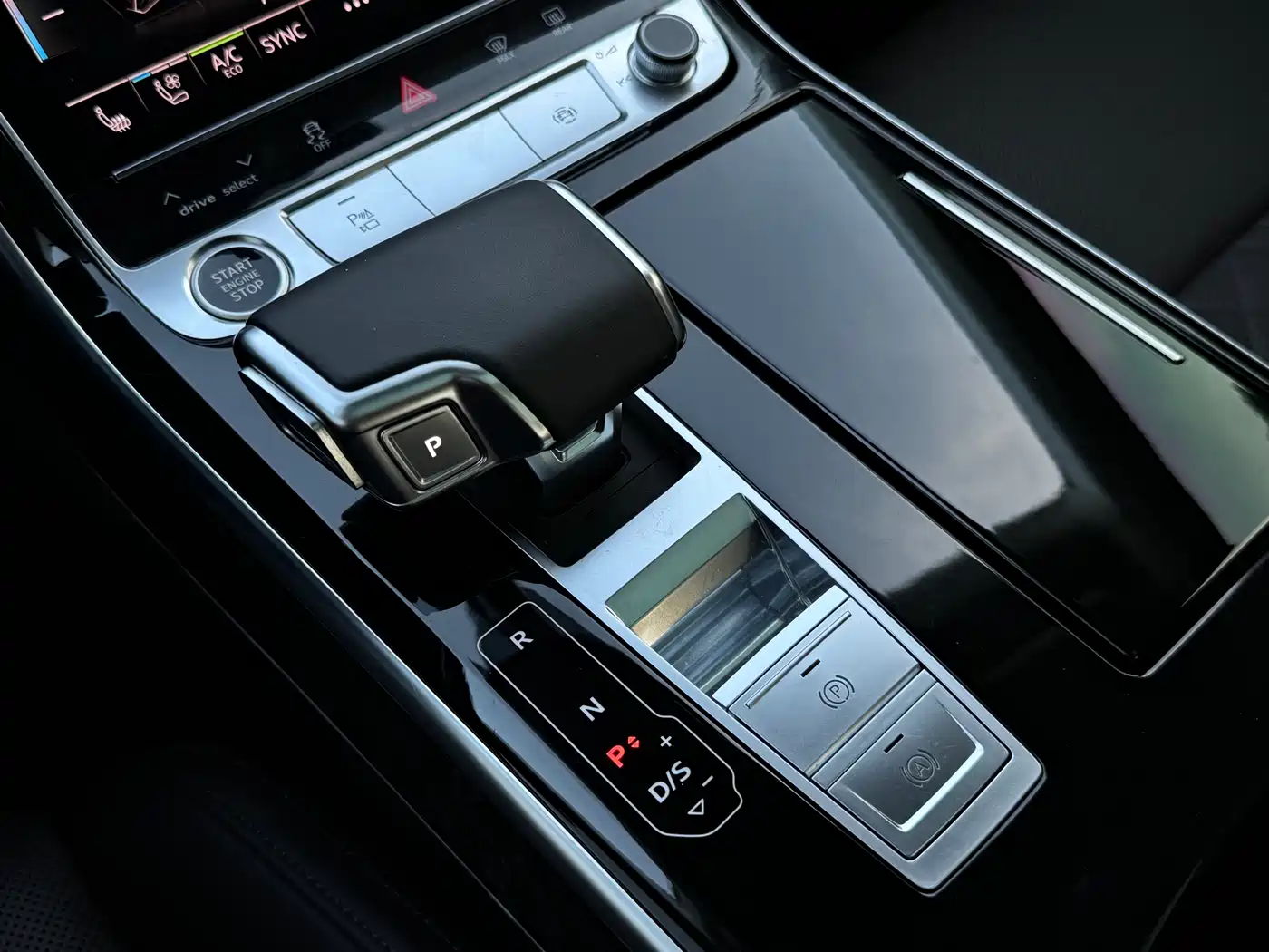 Audi A8 2022 A8L 50 TFSI quattro Comfort Collector's Edition фото 18