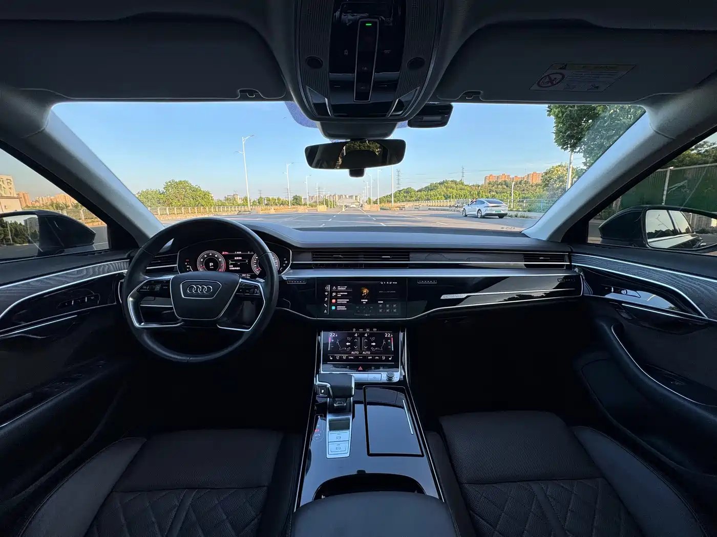 Audi A8 2022 A8L 50 TFSI quattro Comfort Collector's Edition фото 24