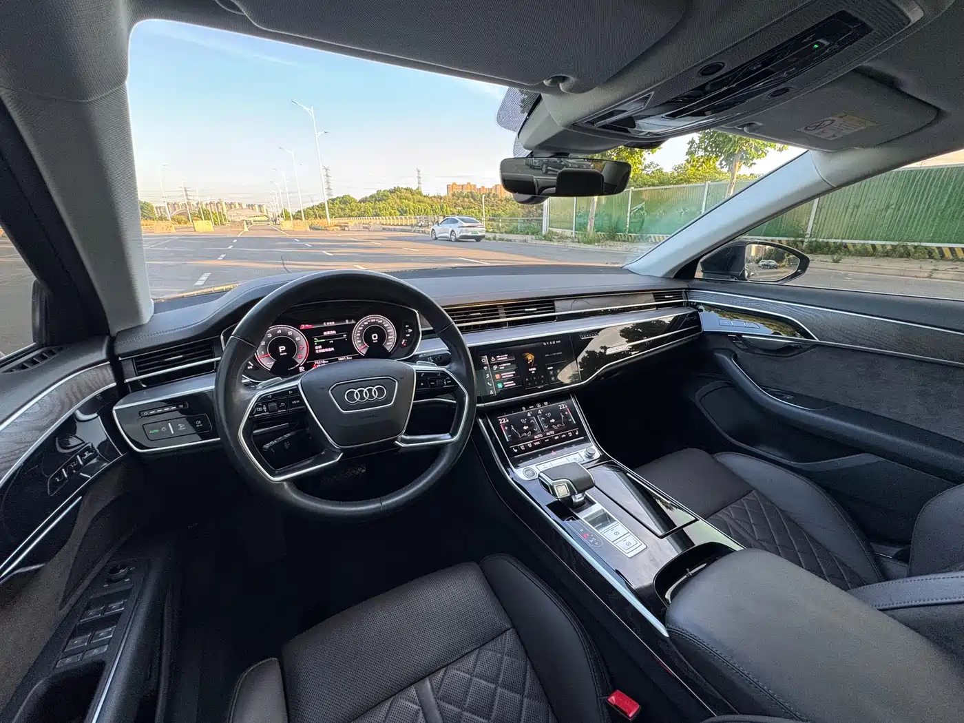 Audi A8 2022 A8L 50 TFSI quattro Comfort Collector's Edition фото 26
