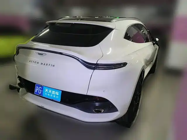 Aston Martin DBX 2020 4.0T V8 — фото 2