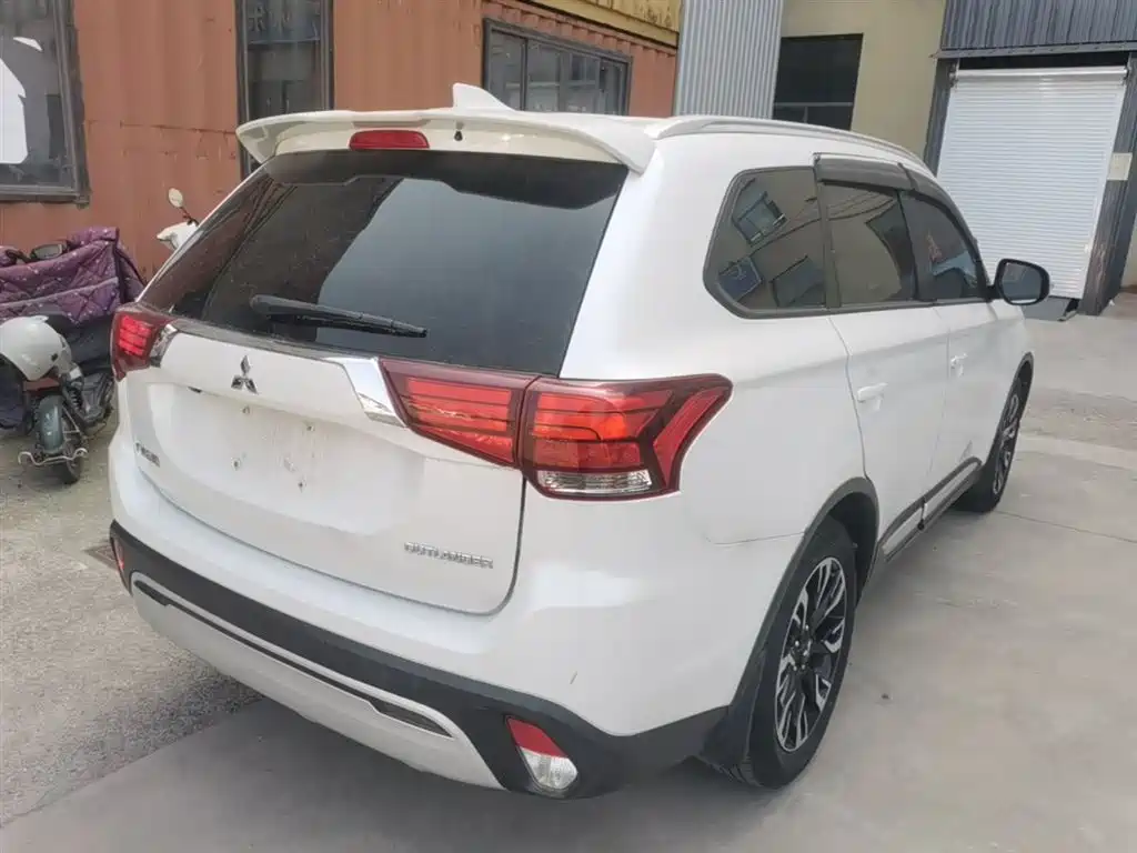 MITSUBISHI OUTLANDER