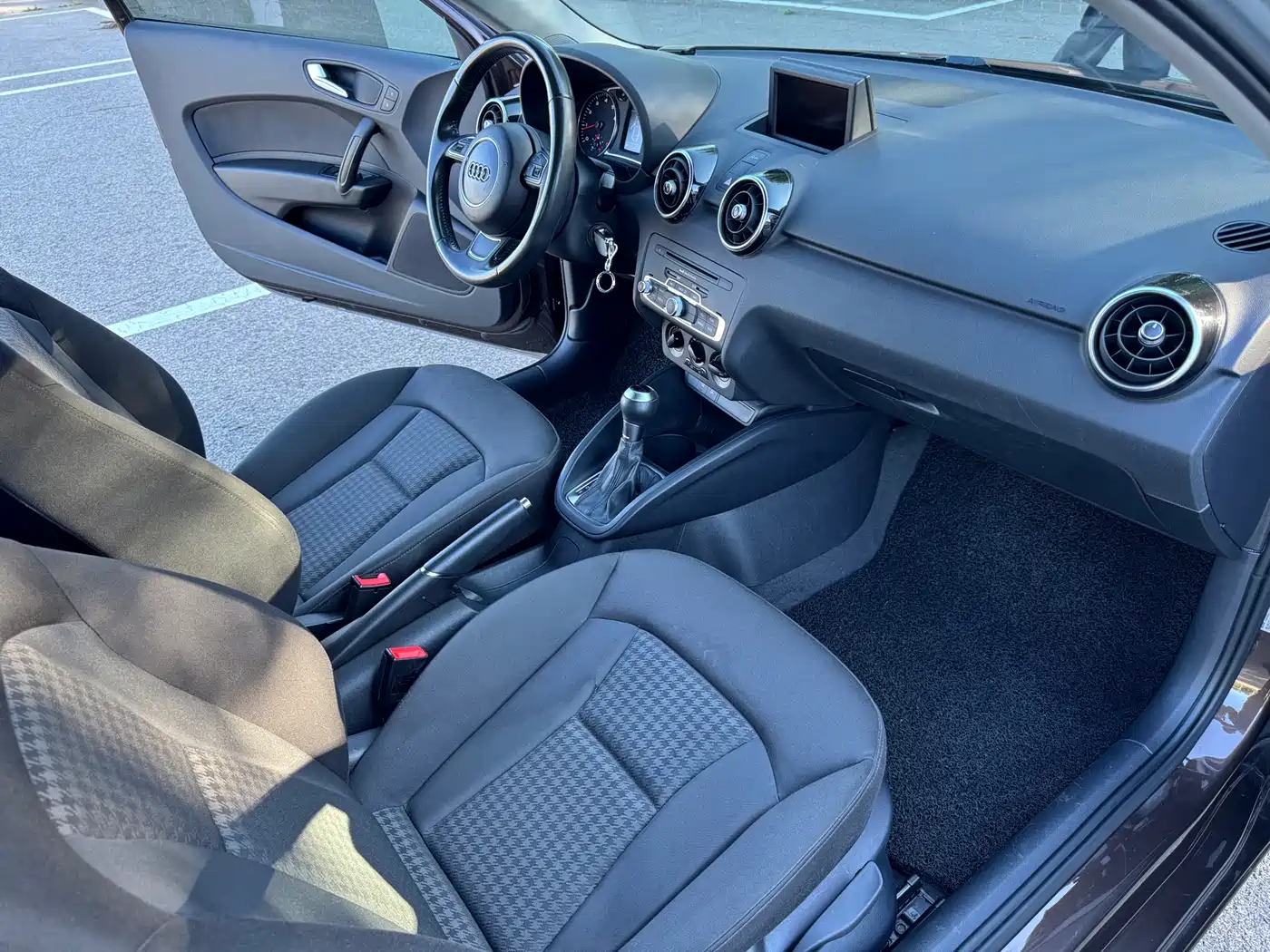Audi A1 2012 1.4 TFSI Ego фото 11