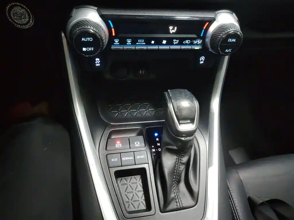 Toyota Wildlander 2022 2.0L CVT FWD Luxury Edition фото 6