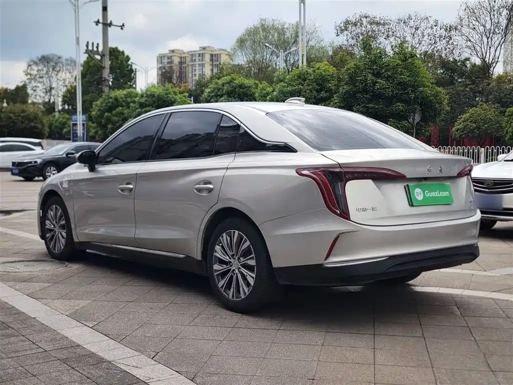 Hongqi E-QM5 2022 431km Charging Enjoyment Edition фото 13