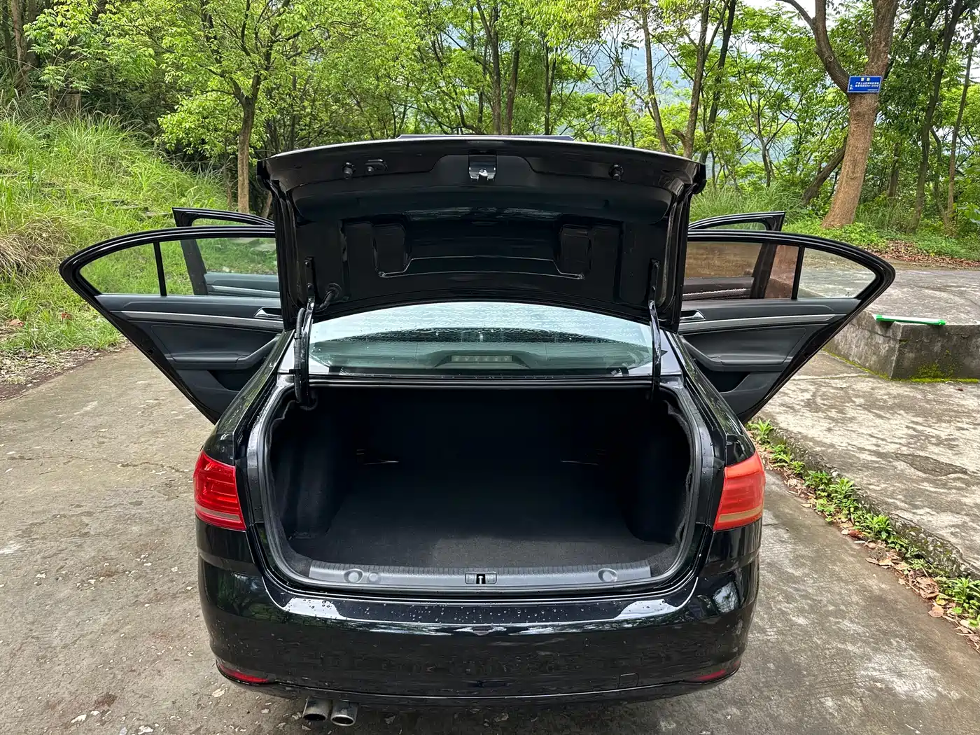 Volkswagen Lavida 2015 1.6L Automatic Comfort Edition фото 10
