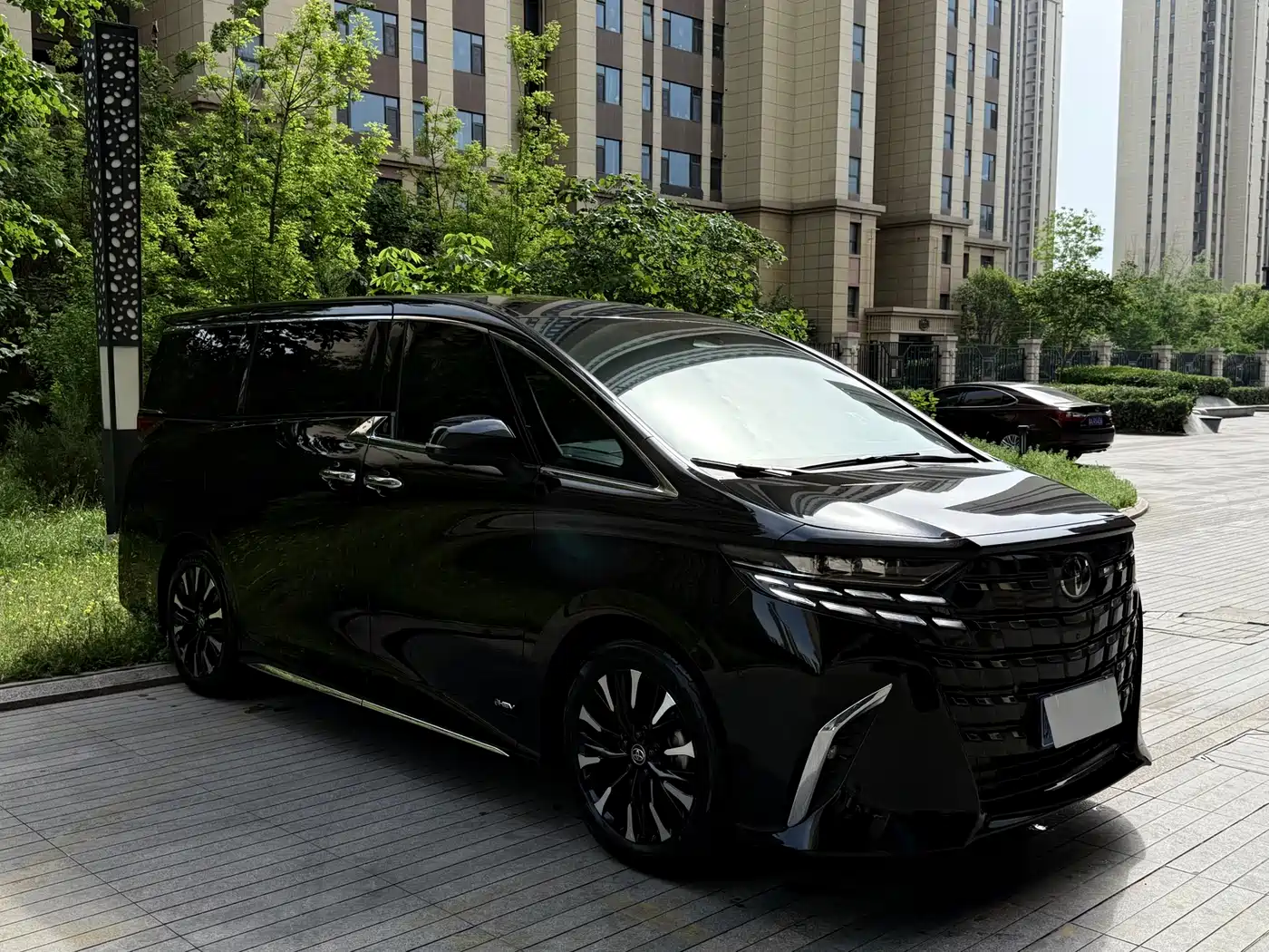 Toyota Alphard 2024 Hybrid 2.5L Ultimate Enjoyment Edition фото 4