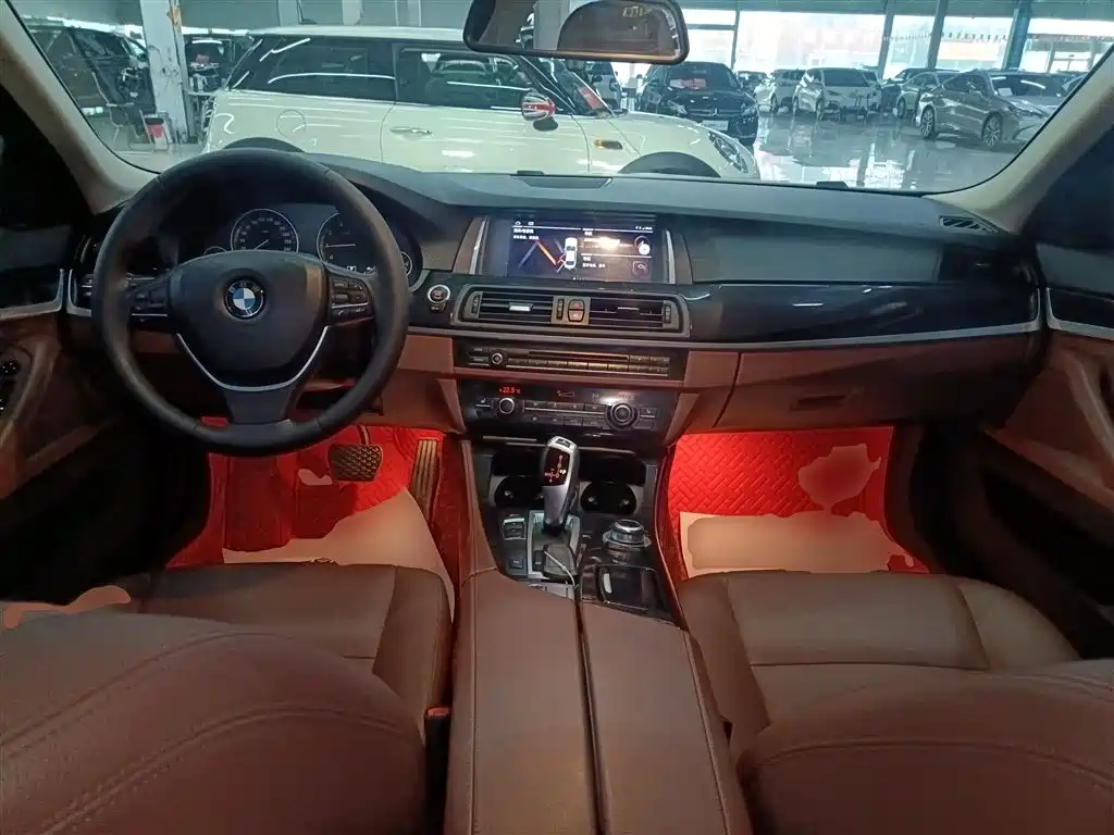 BMW 5 Series 2017 520Li Classic Edition фото 10