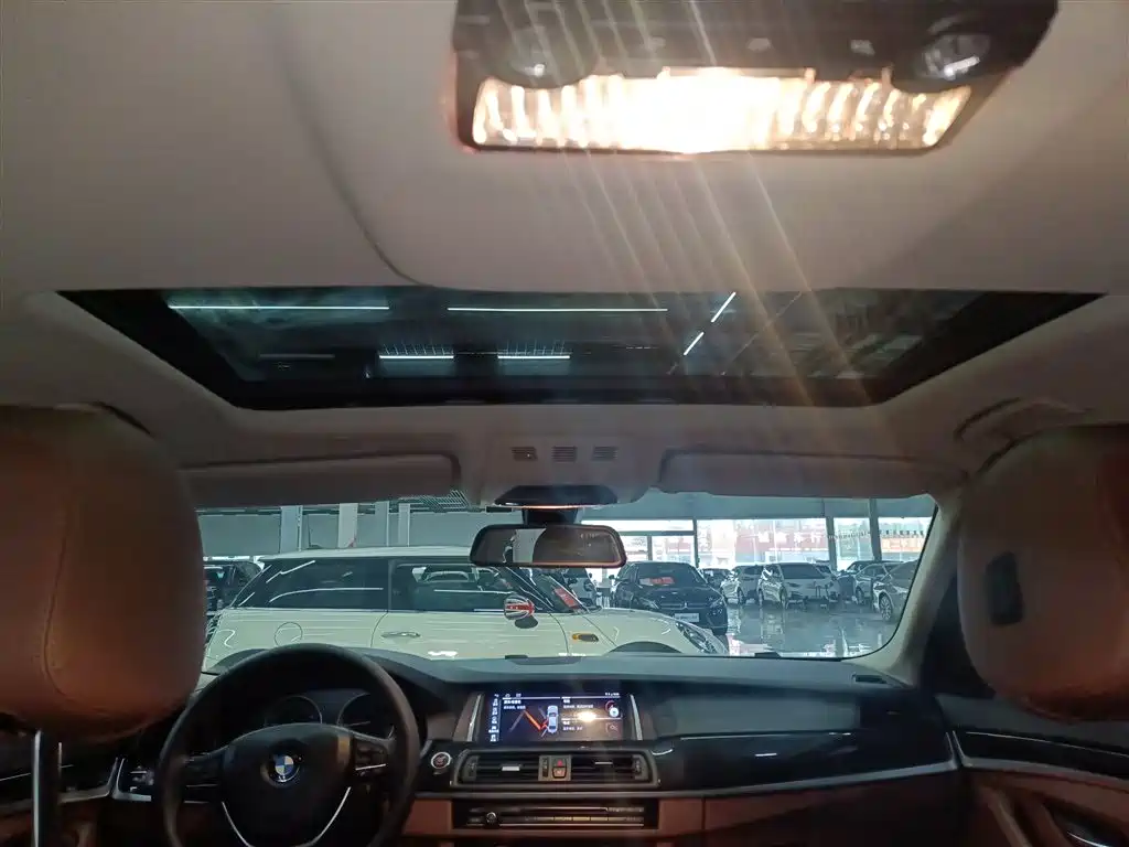 BMW 5 Series 2017 520Li Classic Edition фото 18
